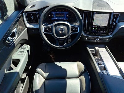 2022 Volvo XC60 B6 R-Design