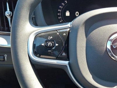 2022 Volvo XC60 B6 R-Design