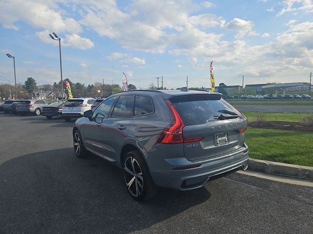 2022 Volvo XC60 B6 R-Design