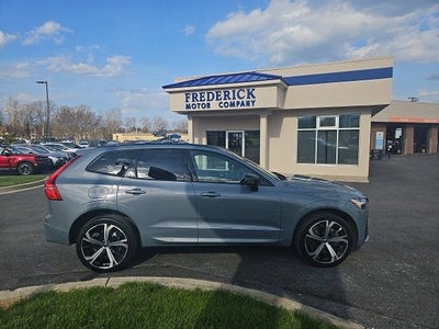 2022 Volvo XC60 B6 R-Design