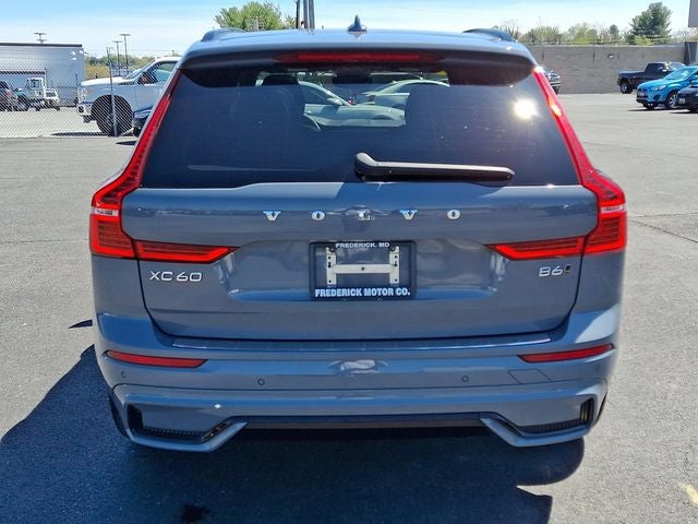 2022 Volvo XC60 B6 R-Design