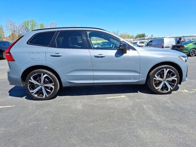 2022 Volvo XC60 B6 R-Design